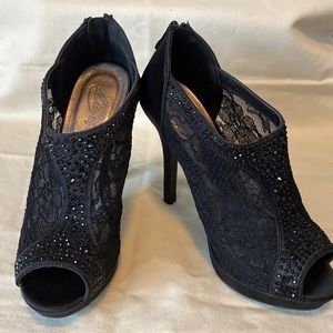 New in box Michaelangelo Mesh Open Toe Shootie Heels